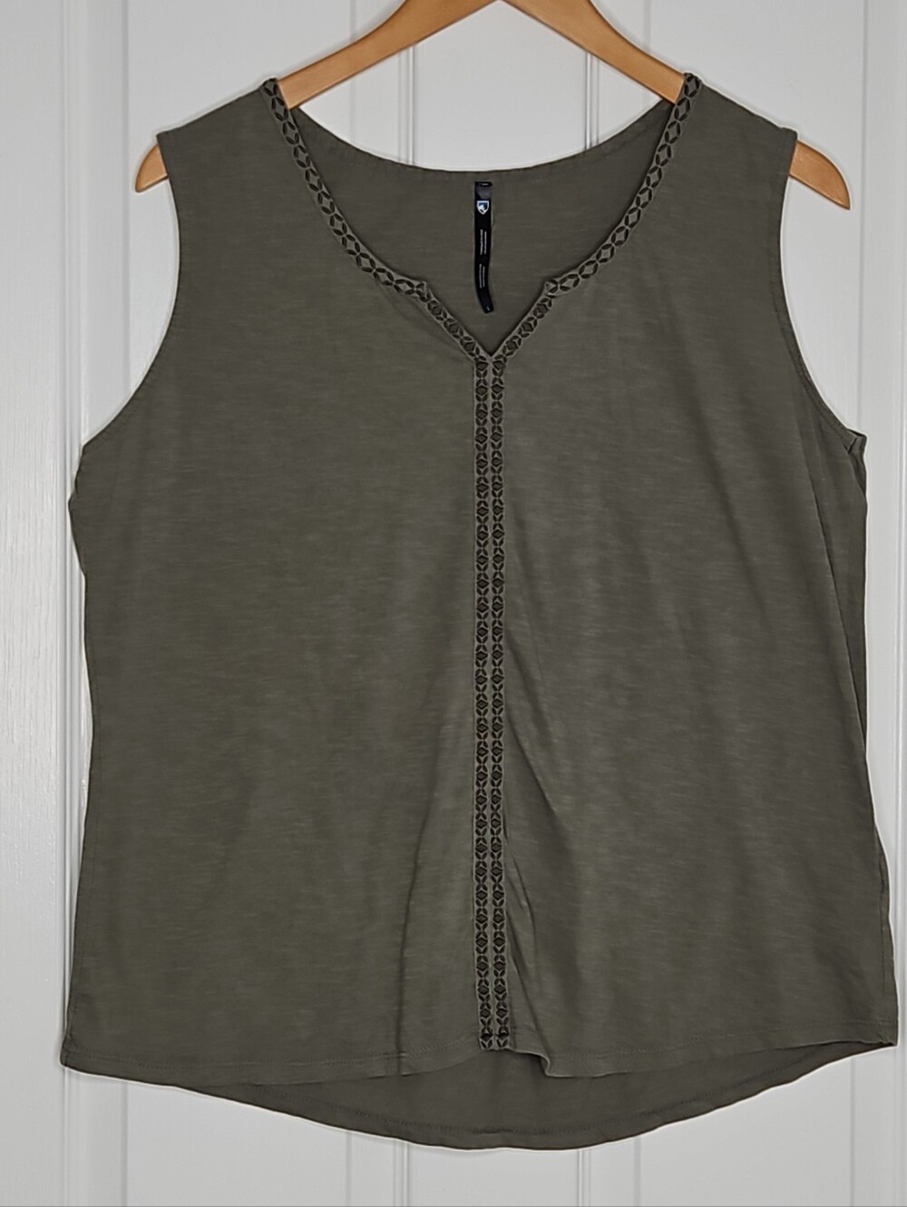 Kuhl Shay Tank Top Womens L 100% Organic Cotton Green Embroidered V-Neck